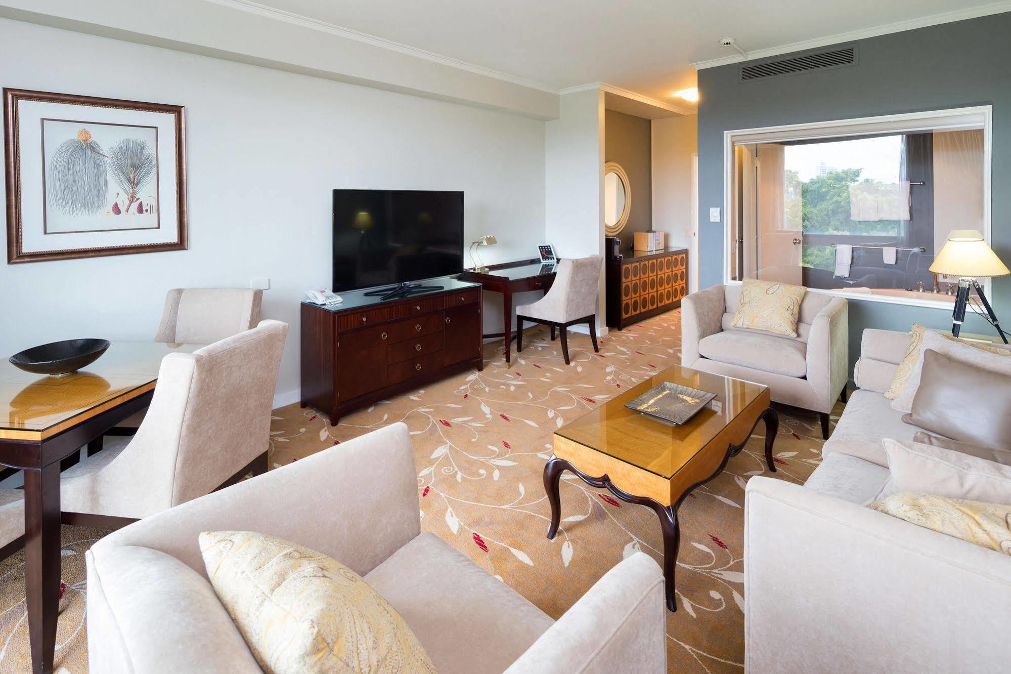 Royal On The Park Hotel 4*