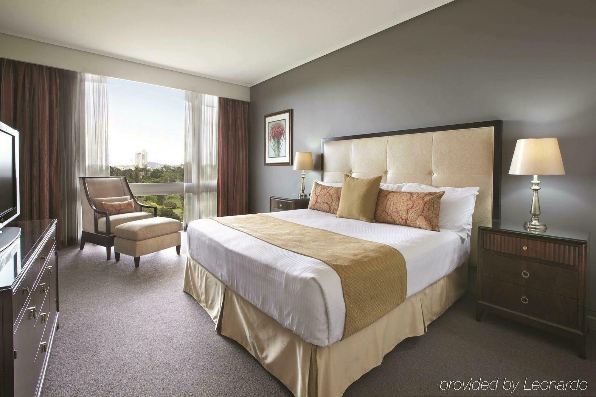Royal On The Park Hotel 4*